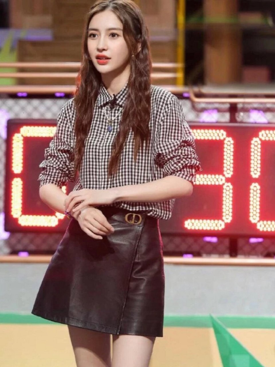 女明星皮裙穿搭合集|冬季穿搭必备单品 冬季穿皮裙真是太好看啦,可盐