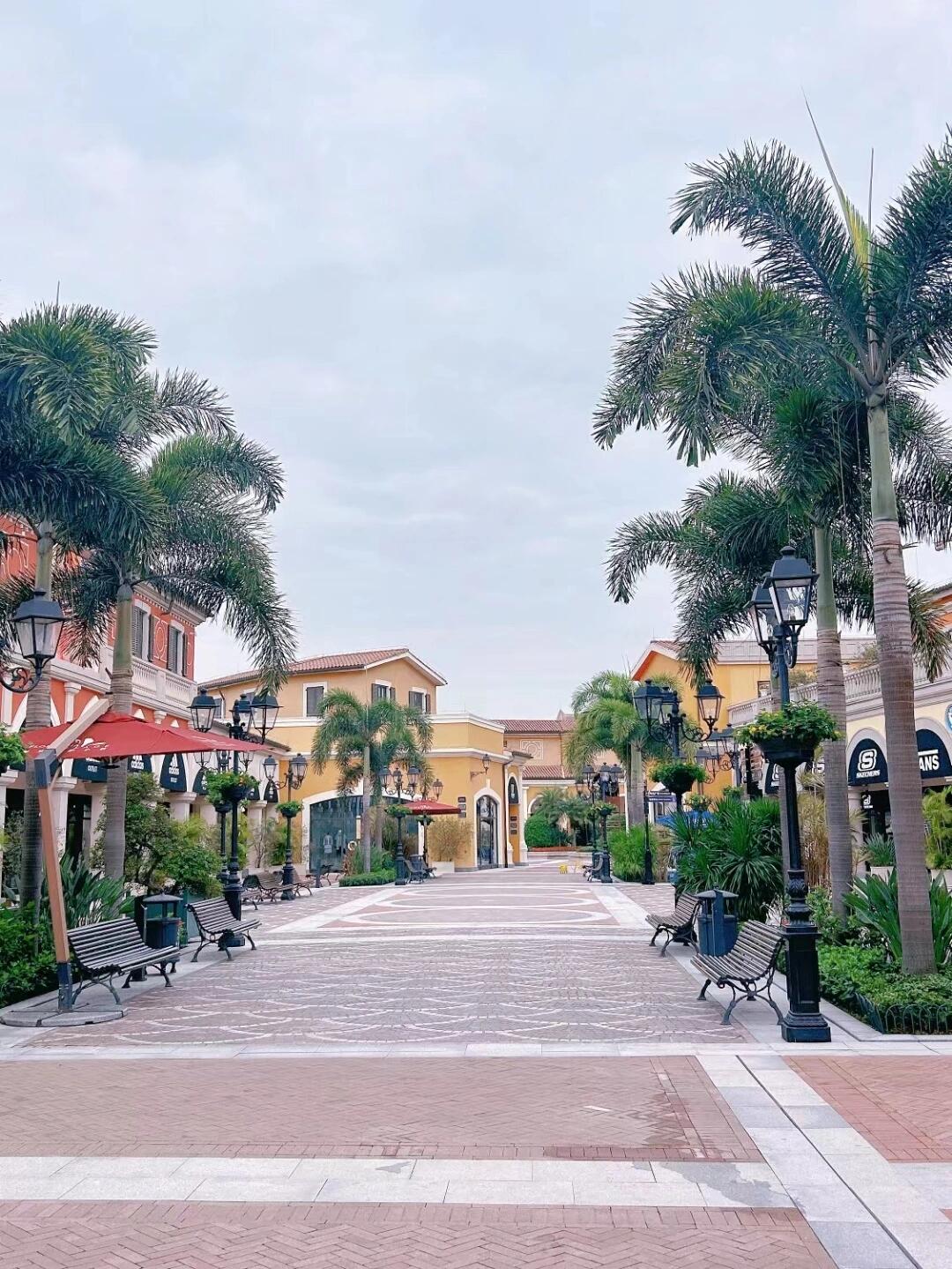 不是正价买不起而是奥莱小镇更有性价比