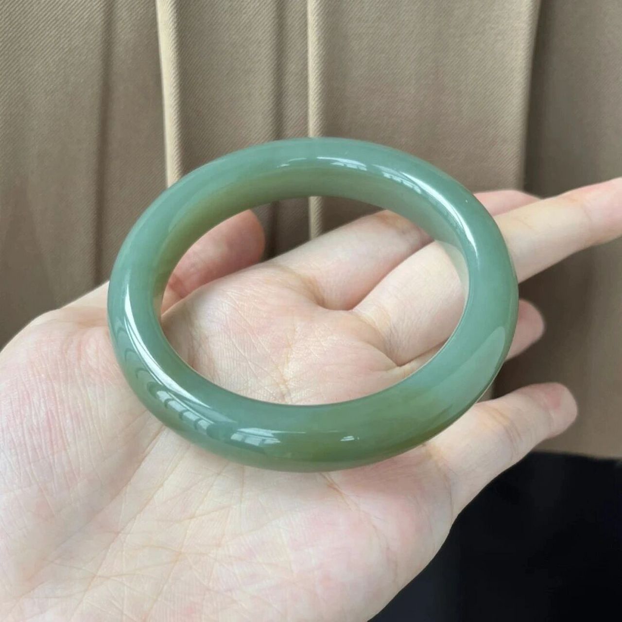 和田玉且末蓝飘糖手镯8756902800 条形:56.5×12.0×9.