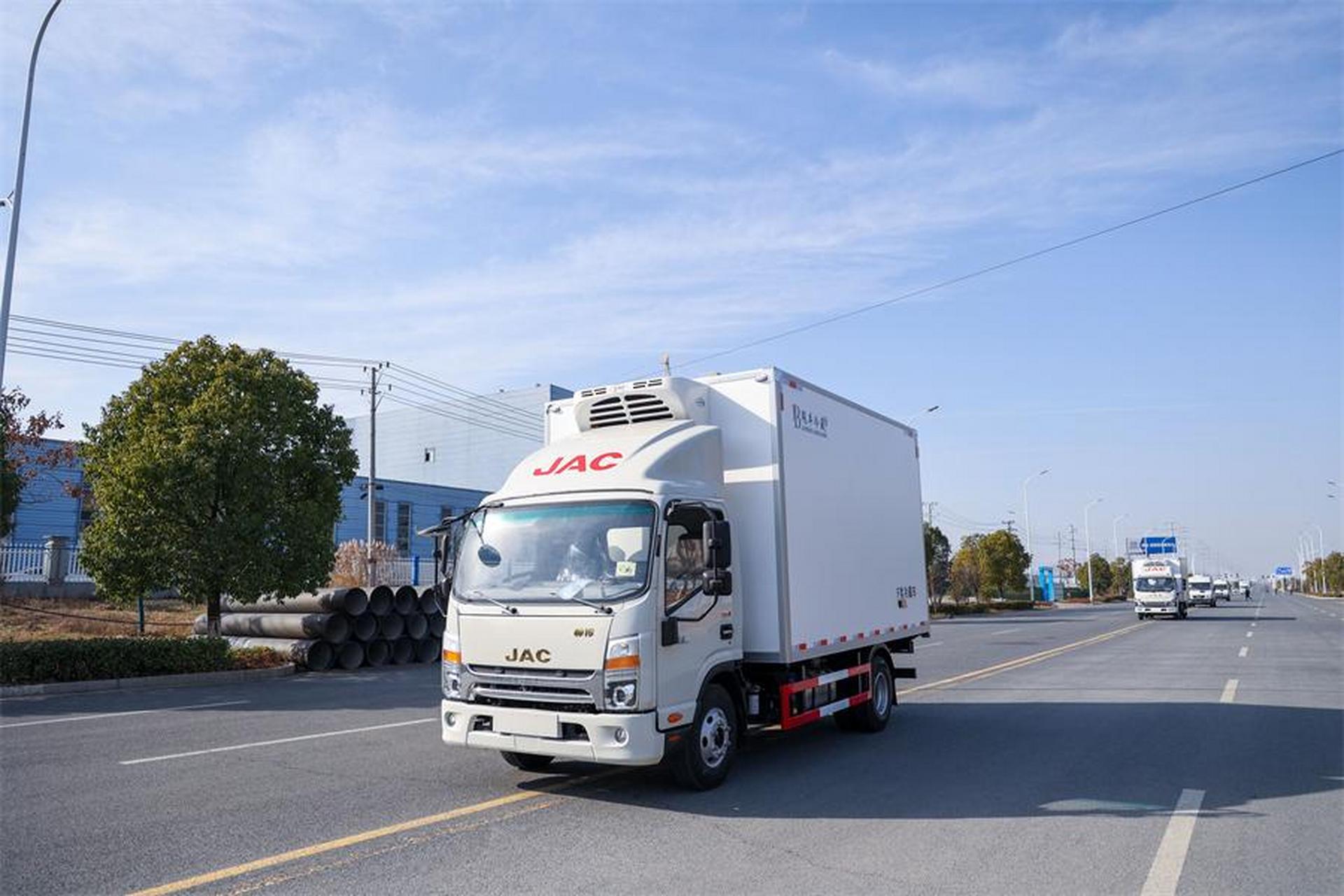 江淮帅铃蓝牌4米2冷藏车.该车搭载安徽康明斯3.