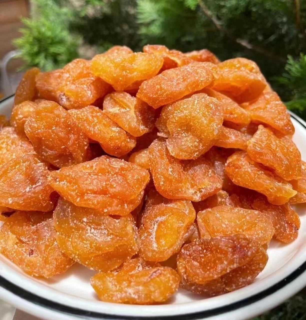 竹盐枇杷干 竹蜂盐枇杷干,润肺止咳,喉咙肿痛,最适合现在的天气食用,