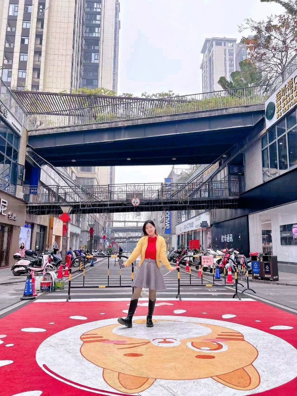 要逛就来天街吧! 一起来打卡百色鼎盛天街爱心斑马线