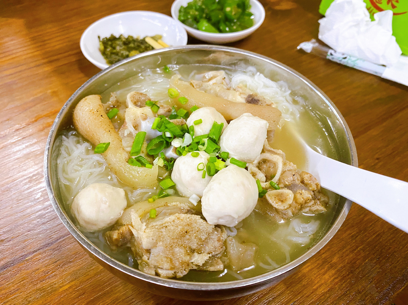 舌尖上的河源家乡美食99猪脚米粉 每次回老家93都会特地下高速绕