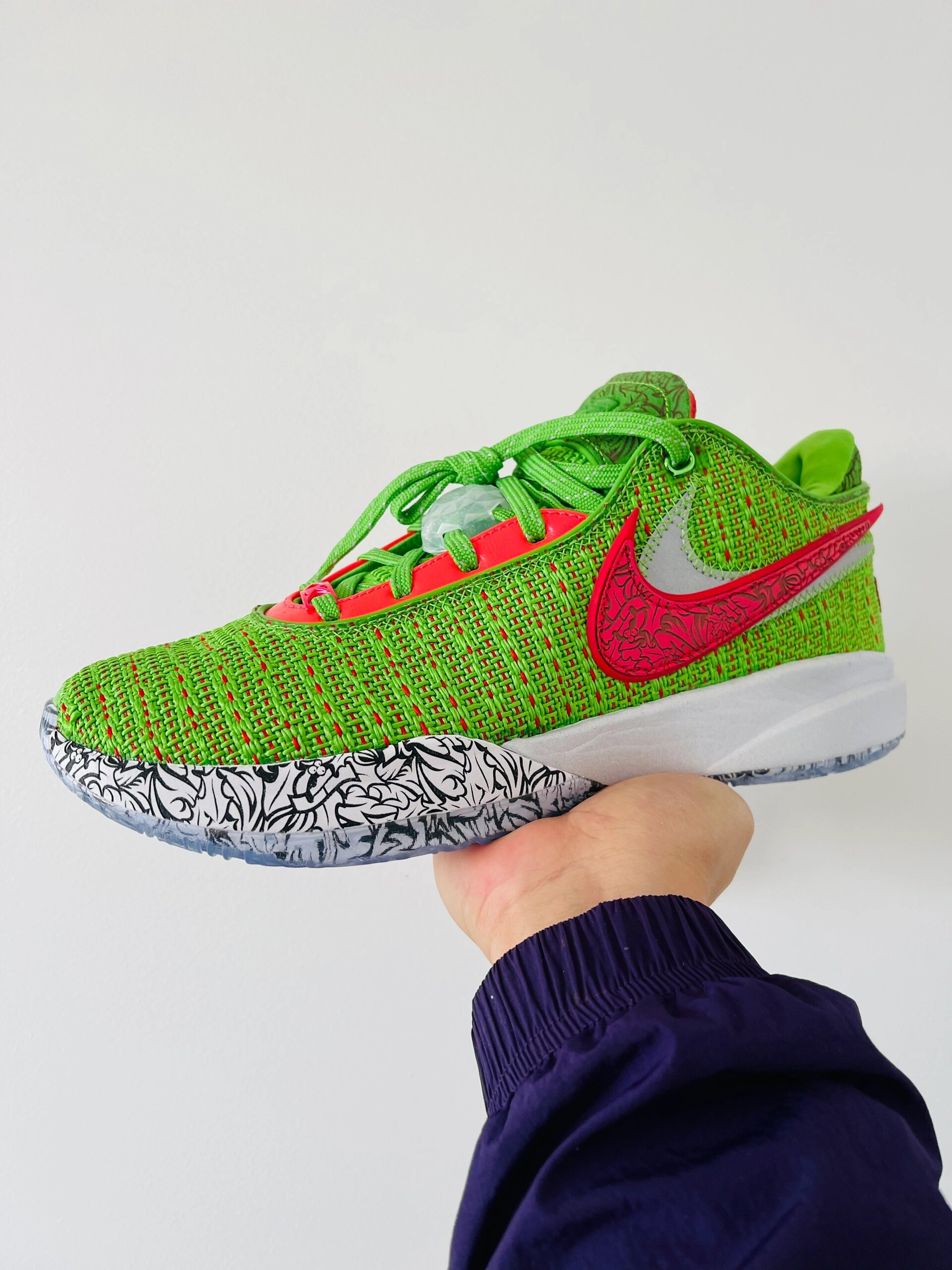(已出)79nike詹姆斯20圣诞配色&欧文7篮球鞋 坐标堪培拉,两双都是us
