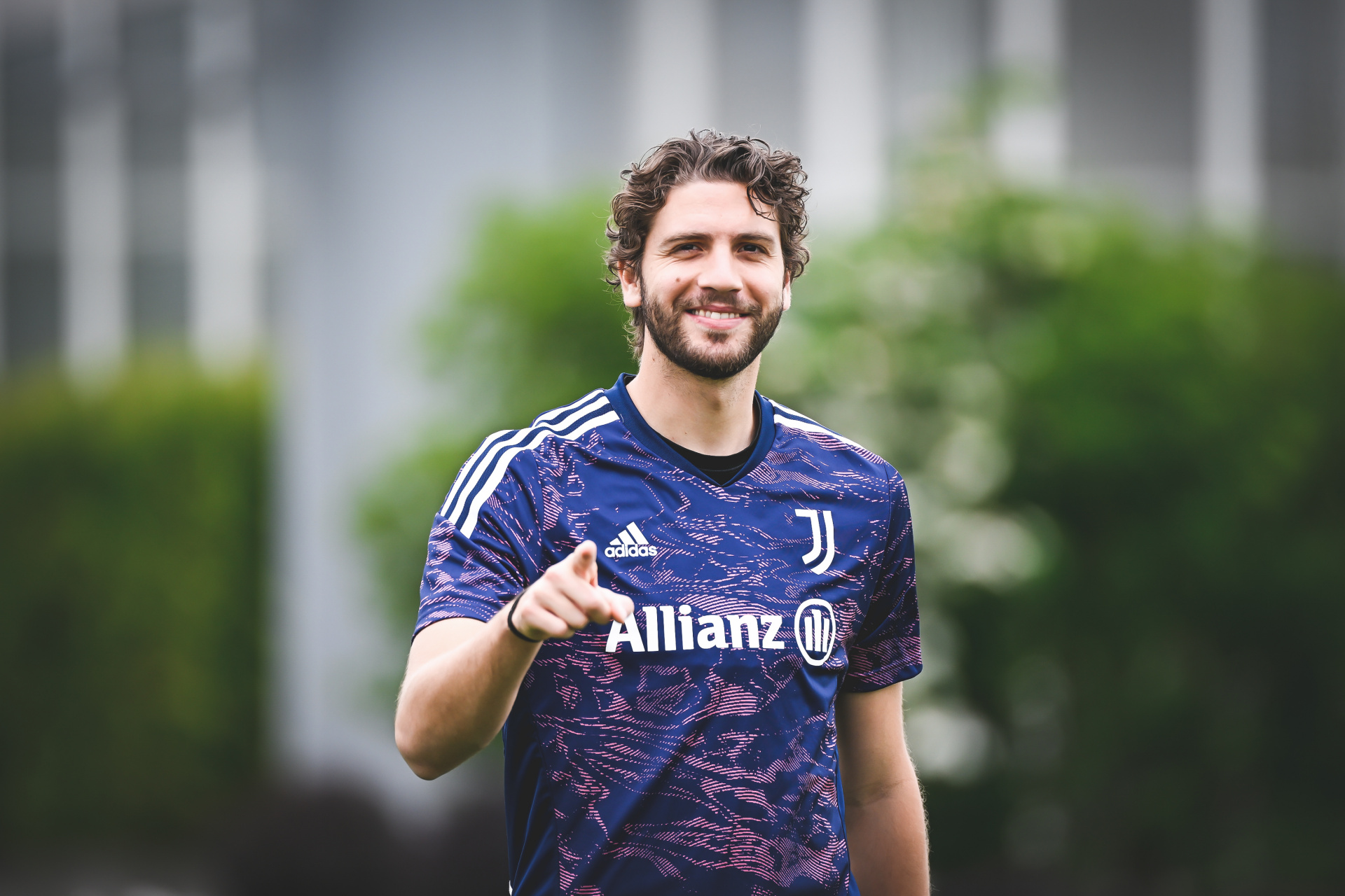 尤文官方公告# 我们在此宣布与曼努埃尔·洛卡特利续约至2028年.