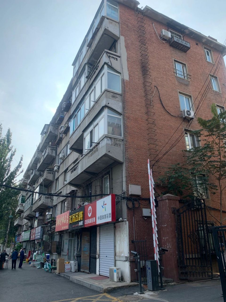 赫鲁晓夫楼 70年代初期的居民楼至今还在使用92 浓缩一座城市的老