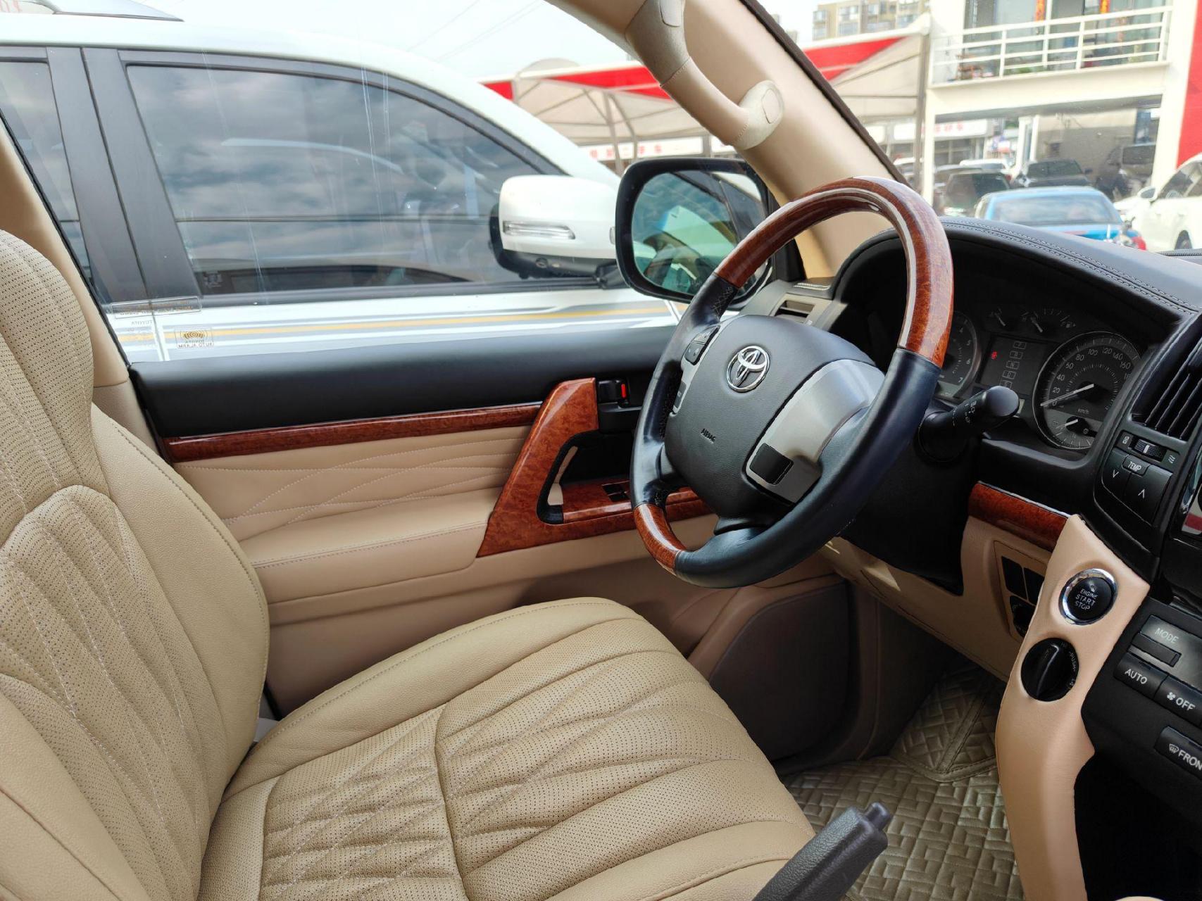 2016年上户,兰德酷路泽中东版,4000.