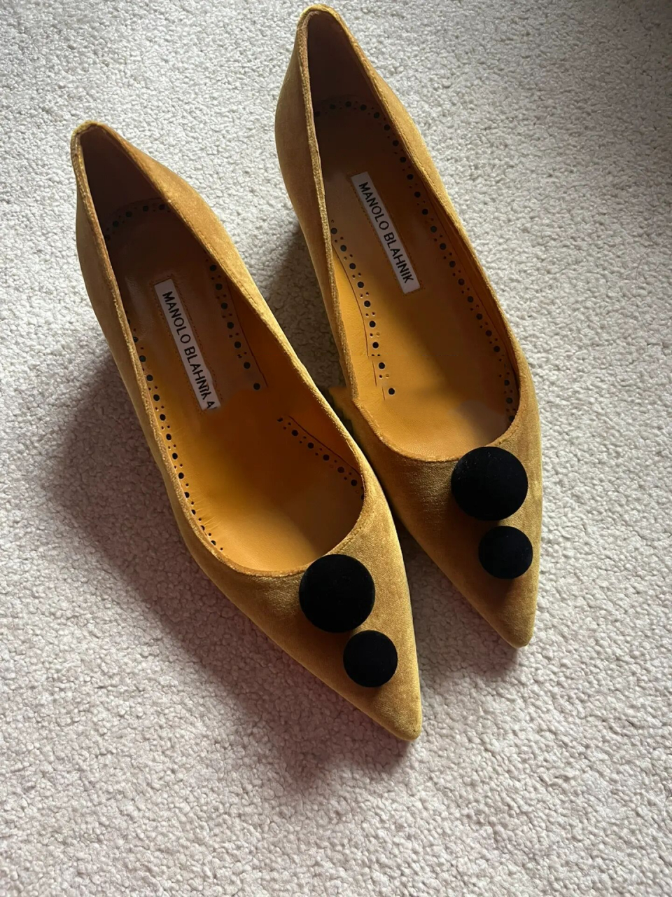 manolo blahnik 俏皮的pompom