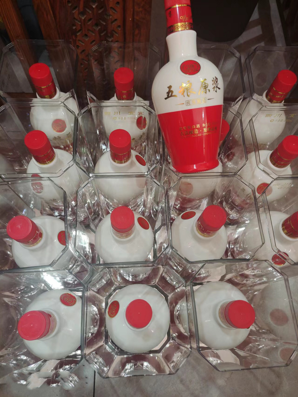 五粮原浆 产地:四川宜宾  浓香型,纯粮食酒 无勾兑.