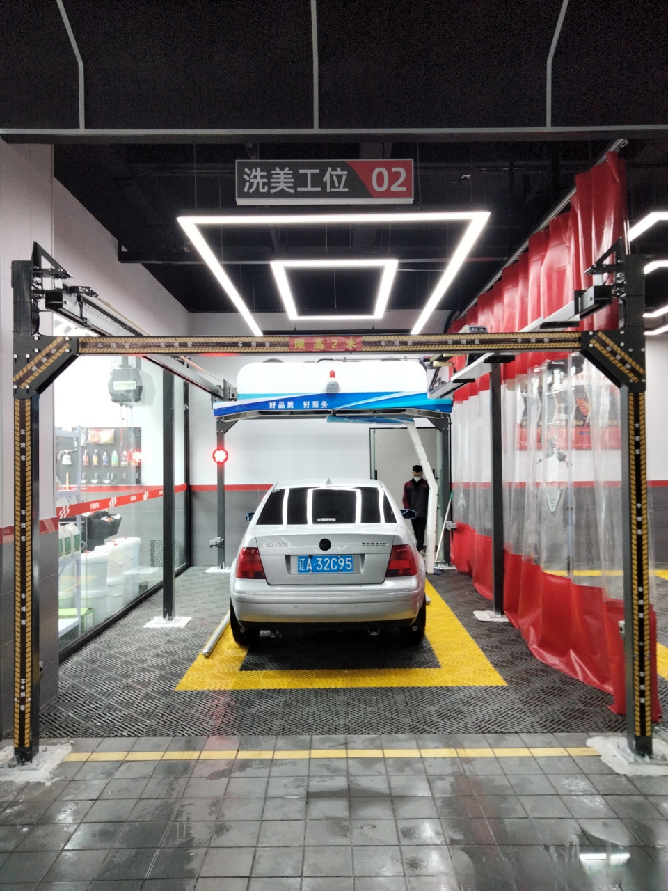 车博客无接触洗车机采用全自动光电感应技术,使洗车液,水能够在一定