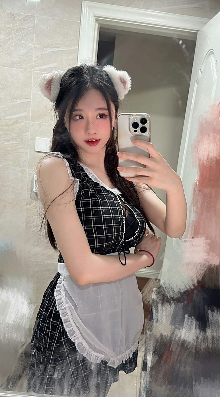 轩子老师女仆装,太顶了[色] #轩子巨2兔##轩子巨二兔