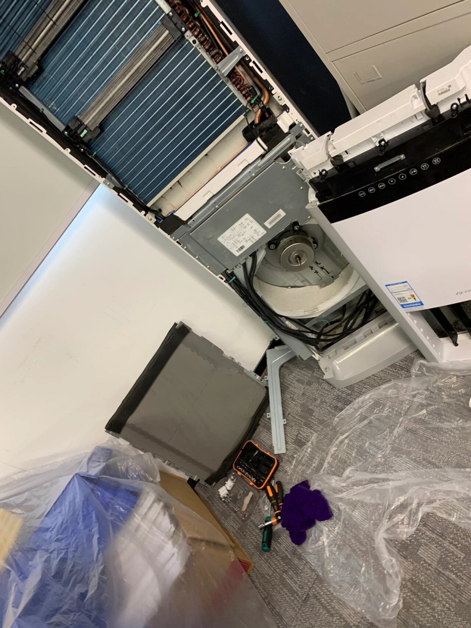 空调方形柜机,可以尝试自己动手拆 柜机拆到图片1这个程度,动手能力强