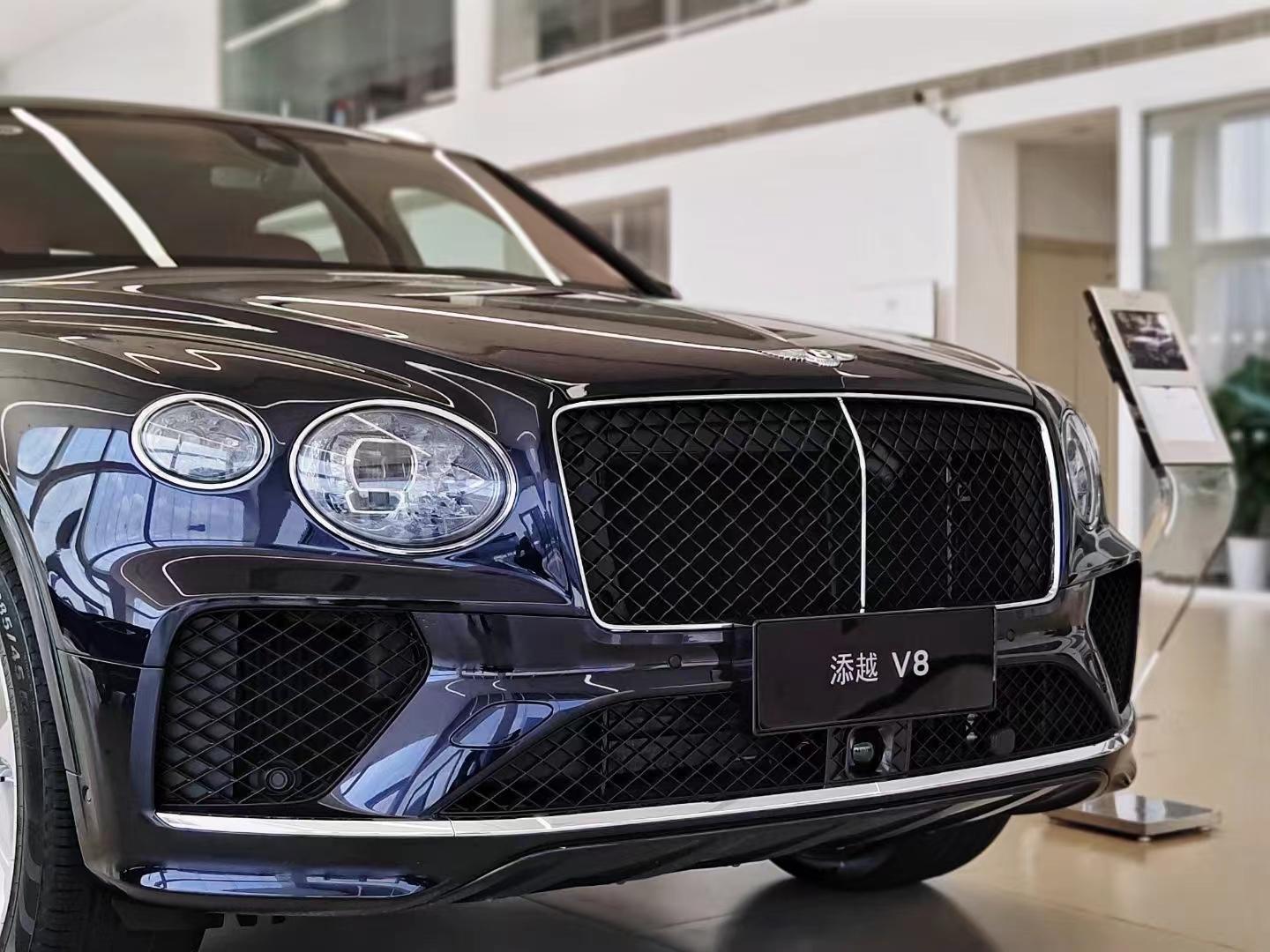 宾利添越v8深宝石蓝.如果没有方向