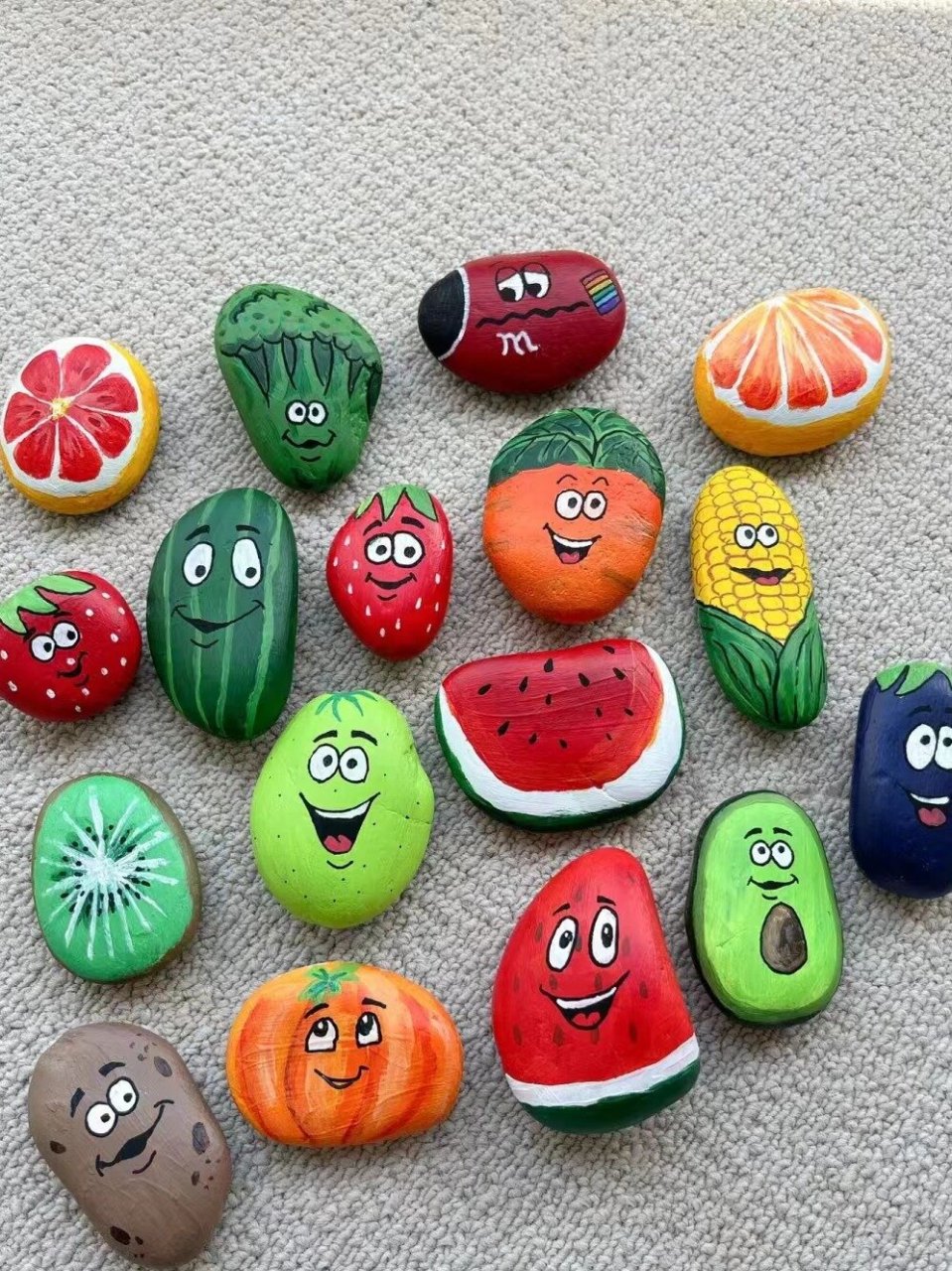 手残党也会的简单手工95小石头能变成什么 孩子出去玩带回了一堆堆