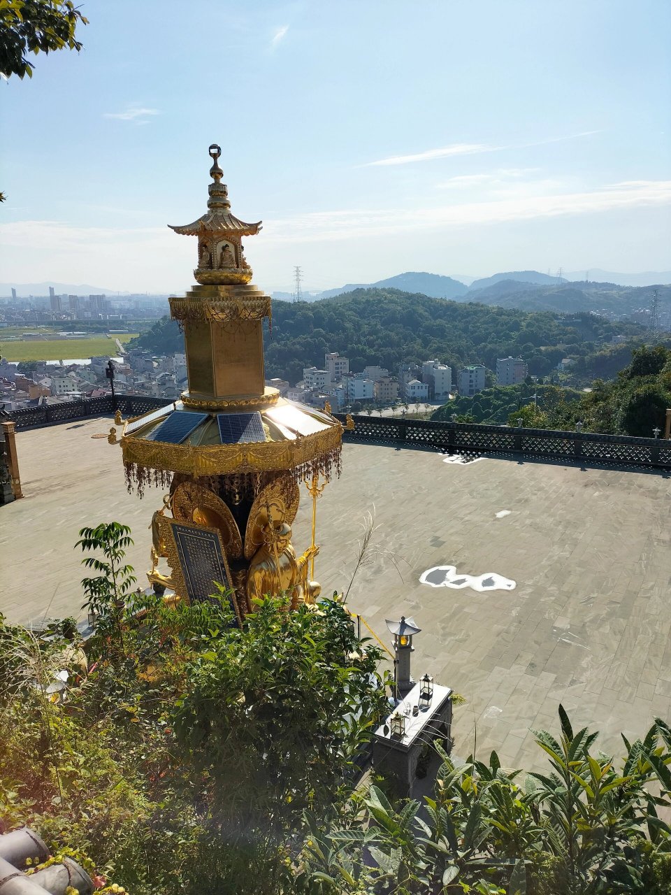 汉济寺 地  zang  道  场  今天一大早坐轻轨去乐清盐盆站下,去了心心