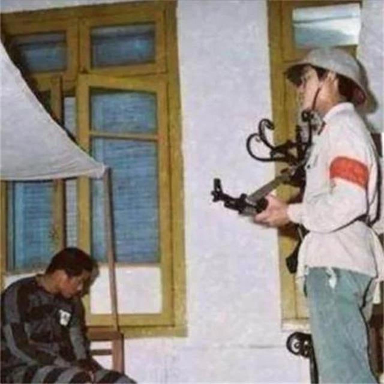 1979年,对越自卫反击战中,448连长冯增敏带着200多人向越军投降,回国