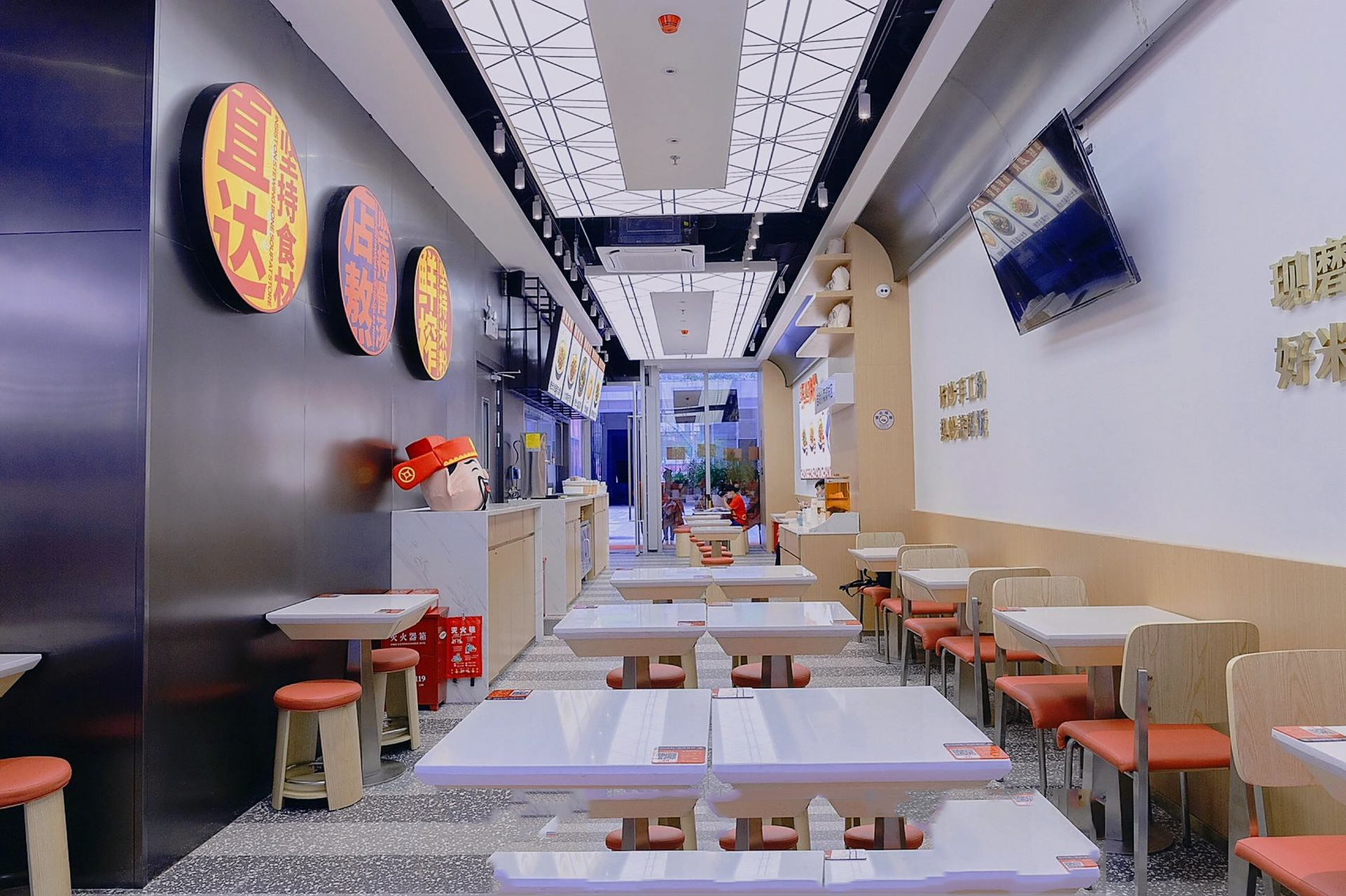 深圳150平米粉面条快餐店装修设计案例分享 本案装修设计施工一体化