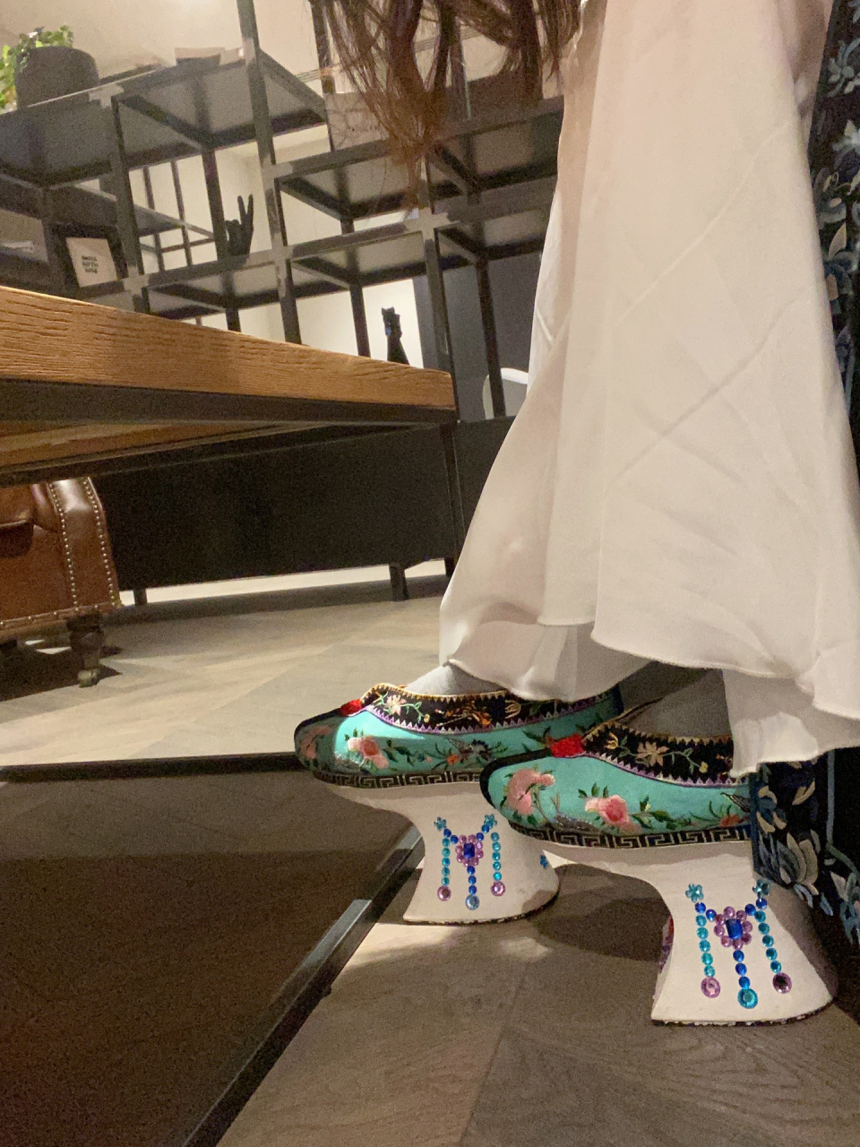 被老外藏家追着问的中式"高跟鞋"花盆底鞋 96最近刚刚结束拍卖太累