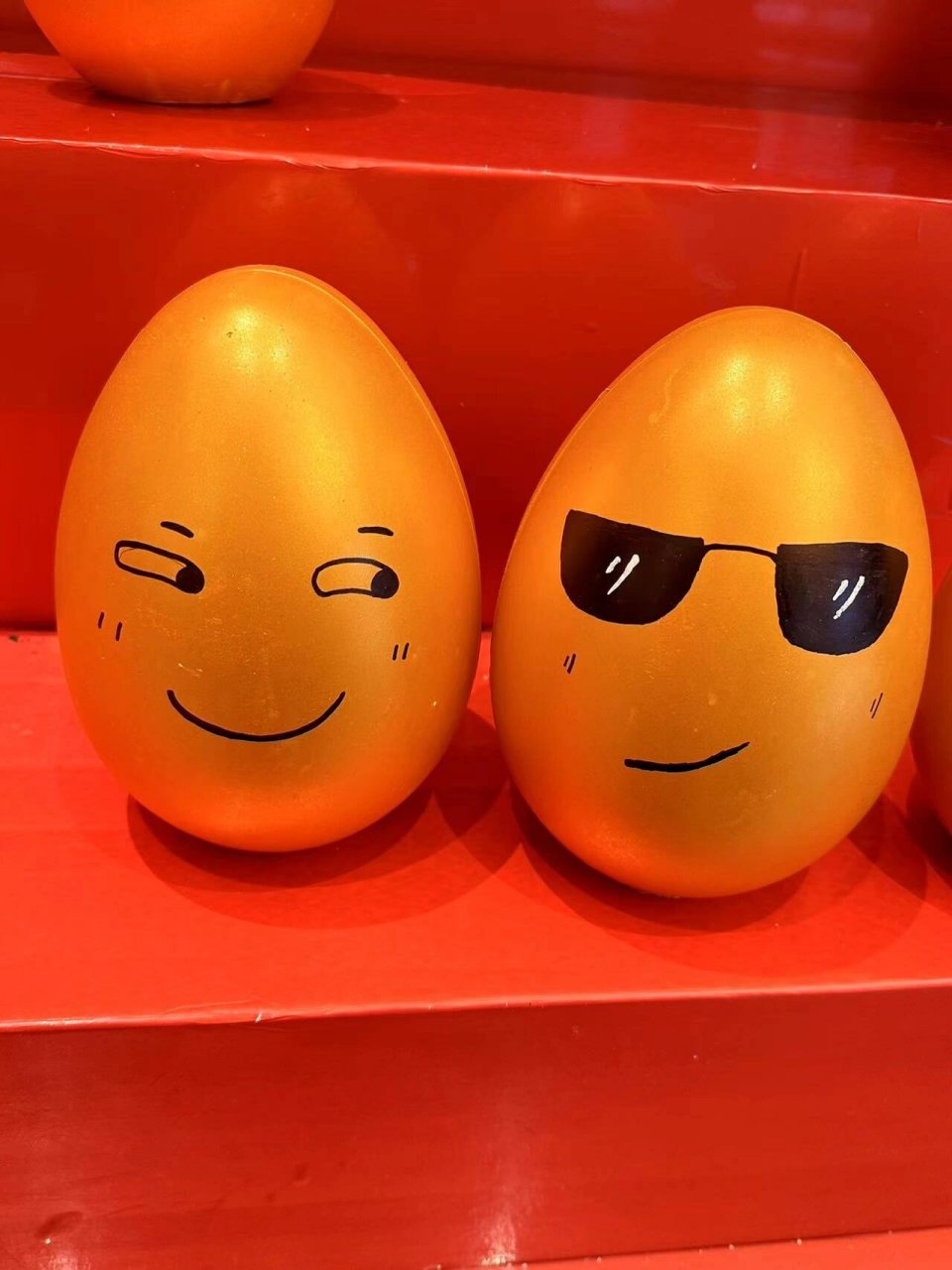 金蛋表情 简单图片
