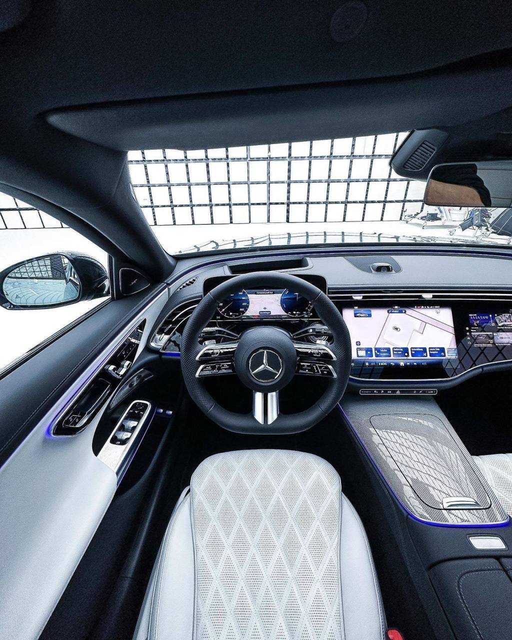 全新一代奔驰e级(w214)抢先发布,尺寸再次加大,4949/1880/1468mm,轴距