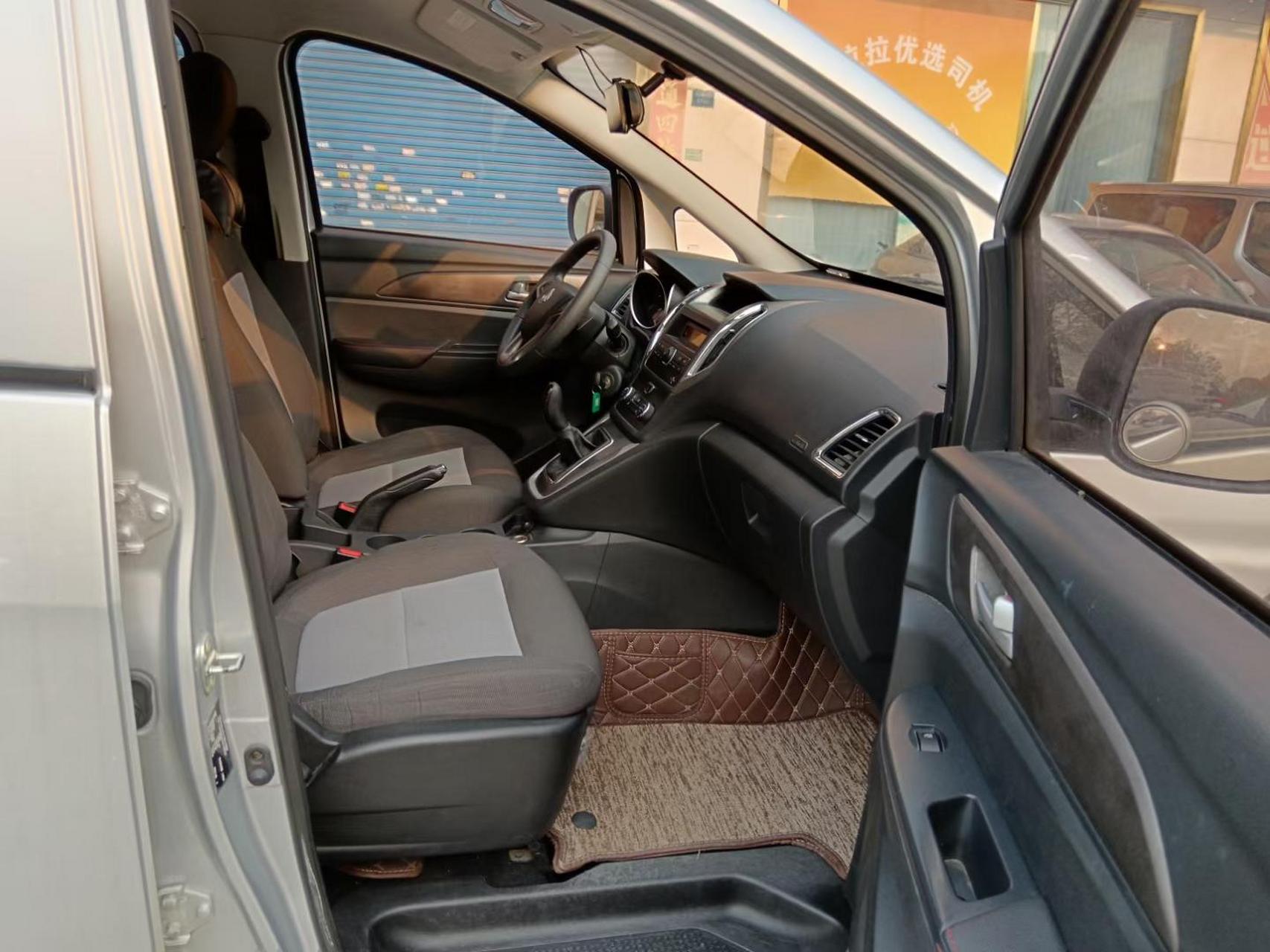 19年上牌长安睿行s50v,1.5排量,5座客运版.