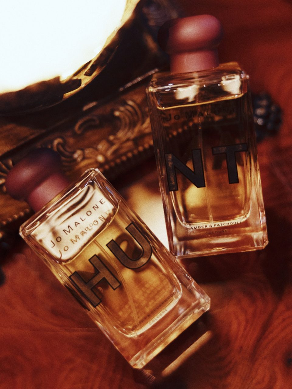 得体的西装,淡淡的香水味道,谈吐得体举止儒雅,有一种天然的迷人魅力.