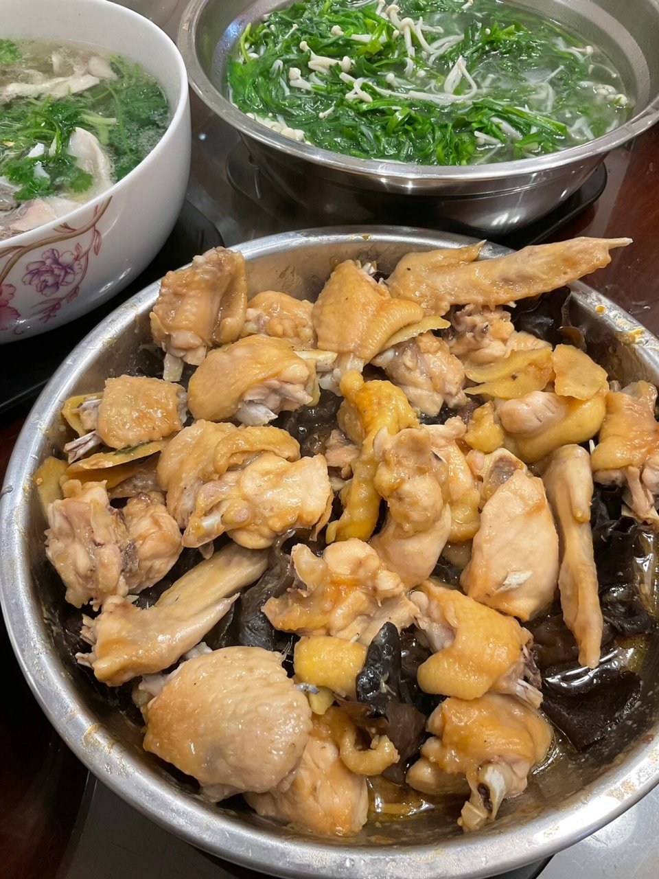 超下饭菜分享一下 姬松茸焖鸡 酸汤肥牛 牛肉湿炒瓜 蒸腊肠腊肉腊鸭