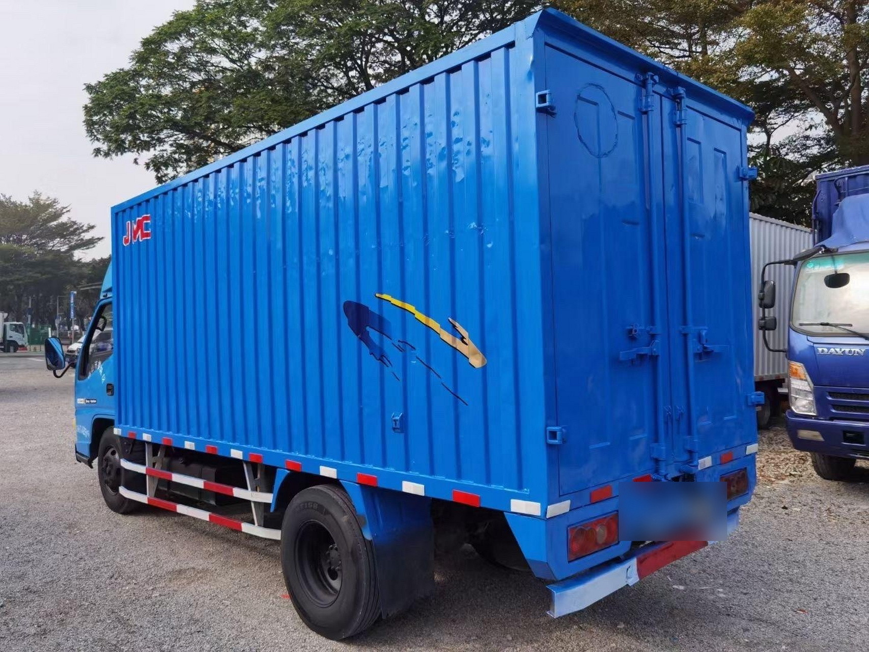 2014年江铃凯运自卸翻斗车,五十铃发动机,4米2车厢,批发价2万多元,可