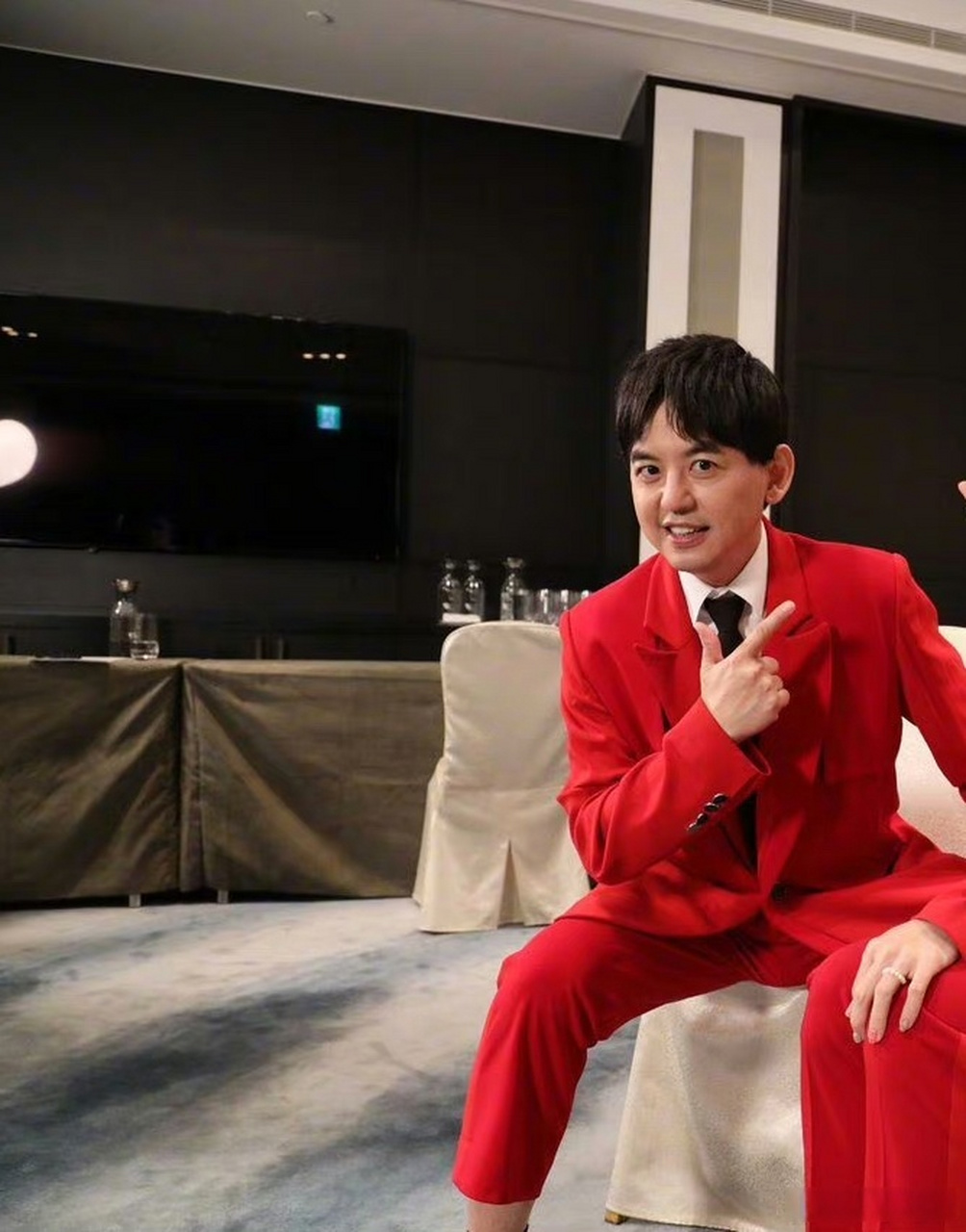 原来黄子佼一直都是戴假发的啊