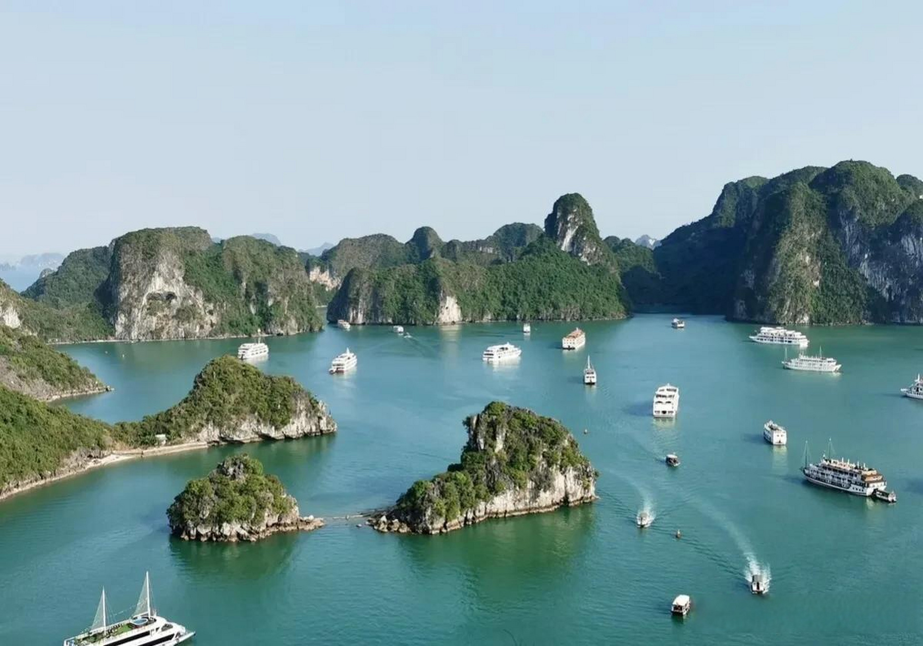 山海风光秀丽迷人云赏"海上桂林"越南下龙湾美景 当地时间2023年2月28