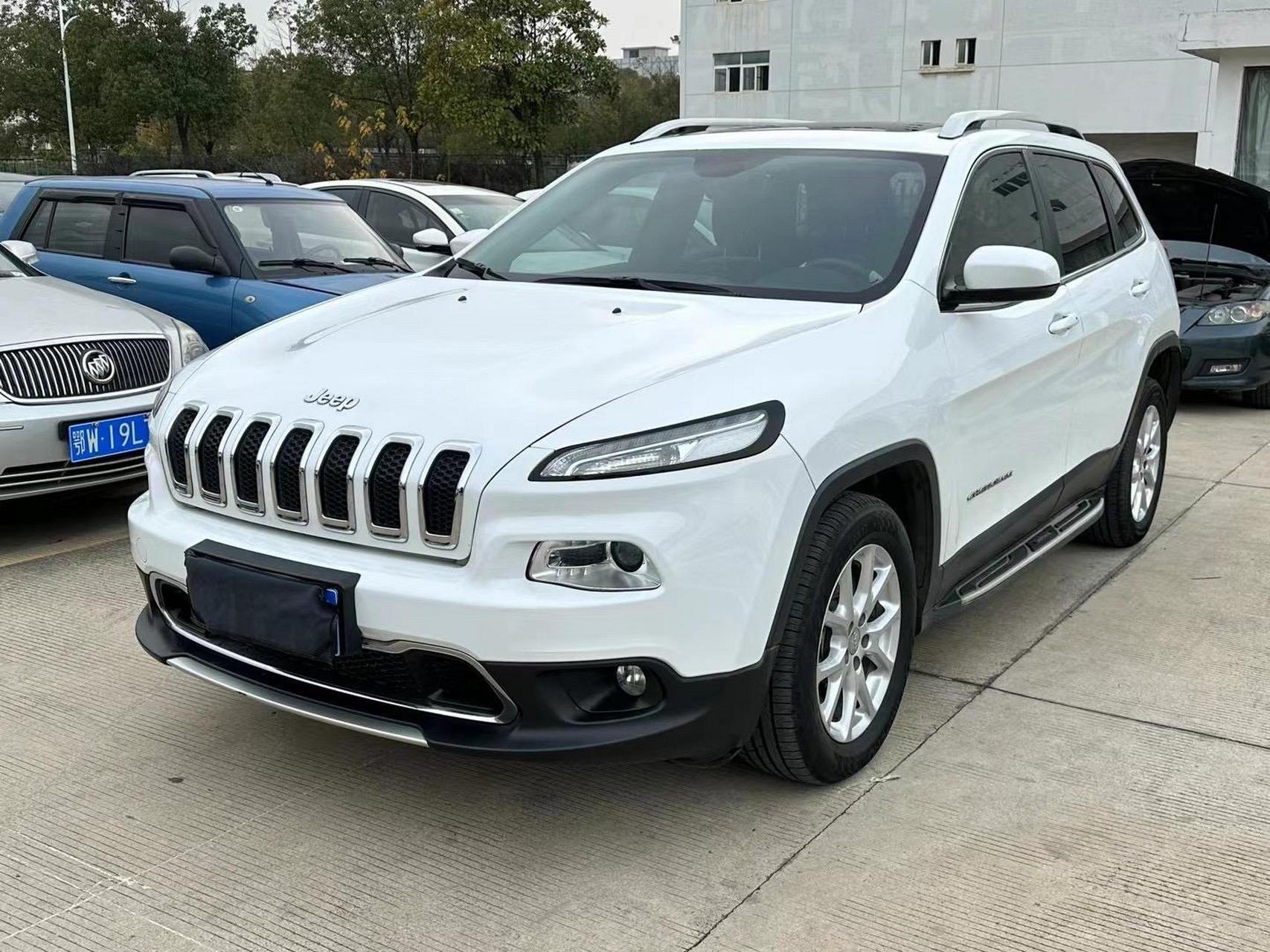 0l自动两驱优越版,私家一手车,六万多公里,全车原版原漆,内饰零磨损