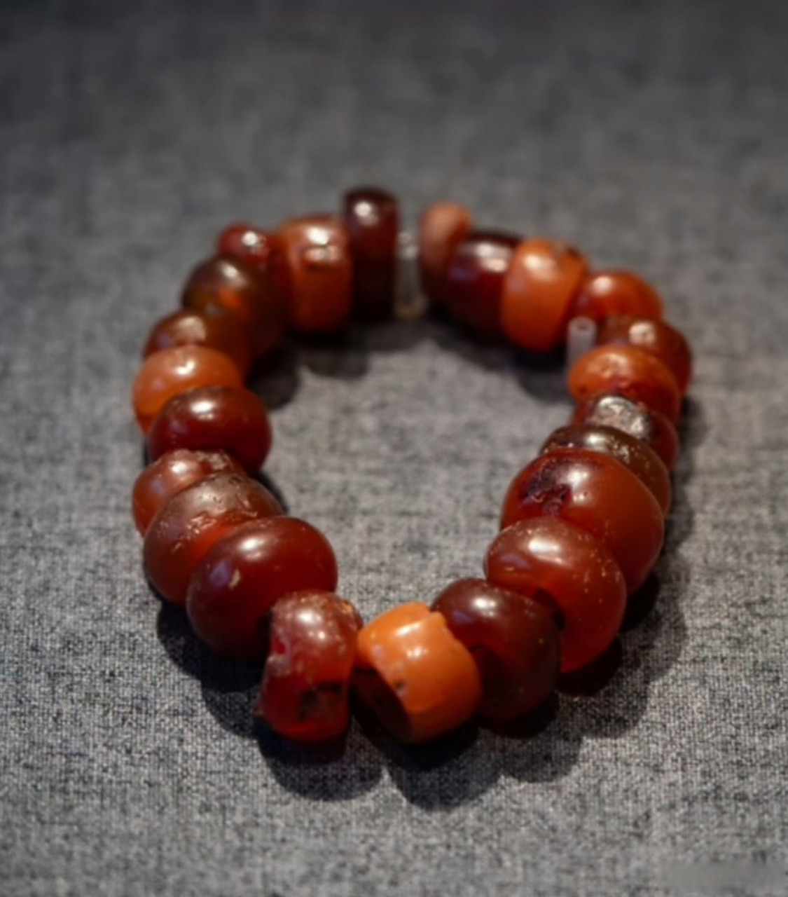 古玉##古玉居说玉# 左图为妇好墓出土的商代玛