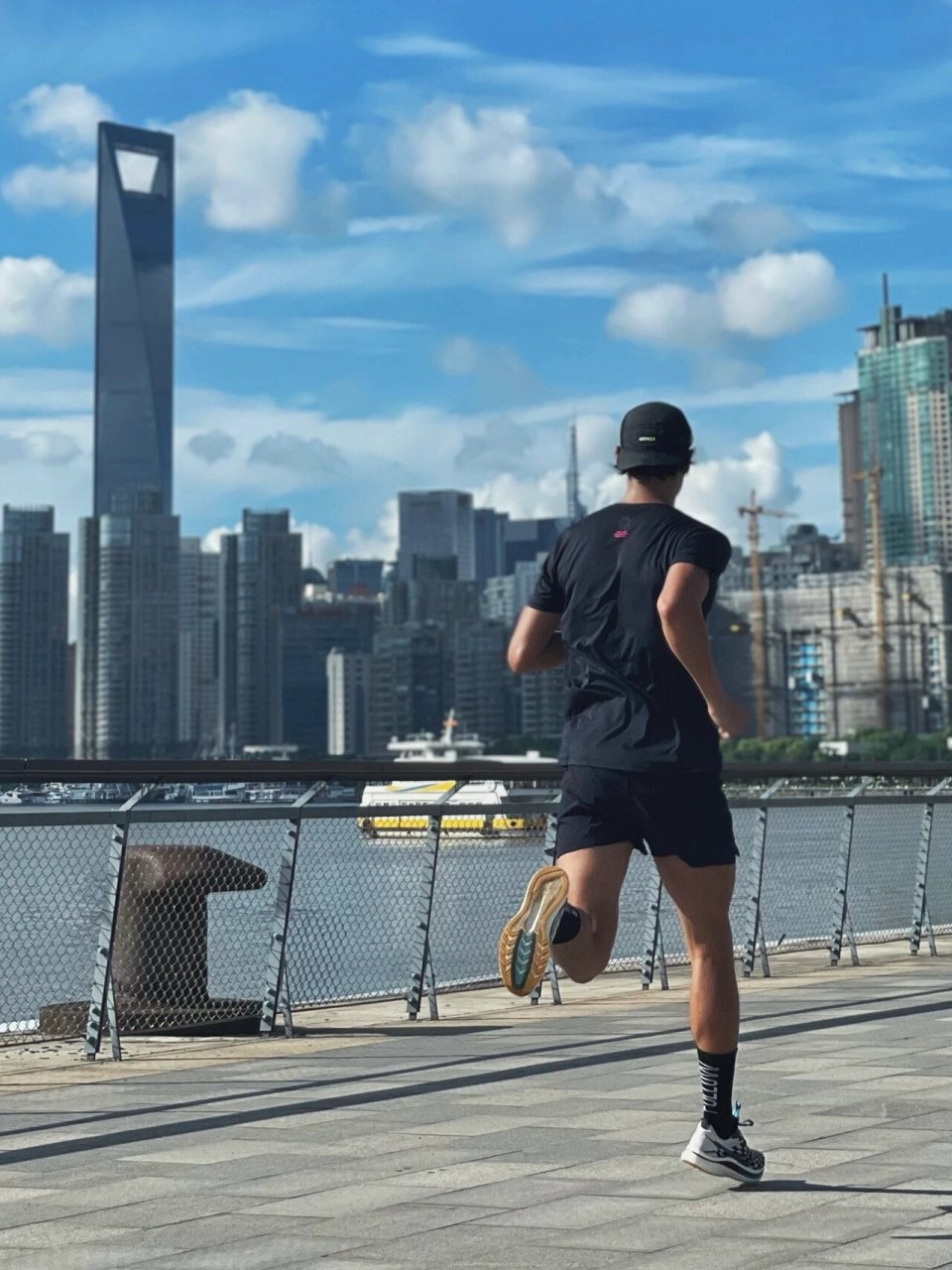 跑步一定要帅啊!特别是背影!