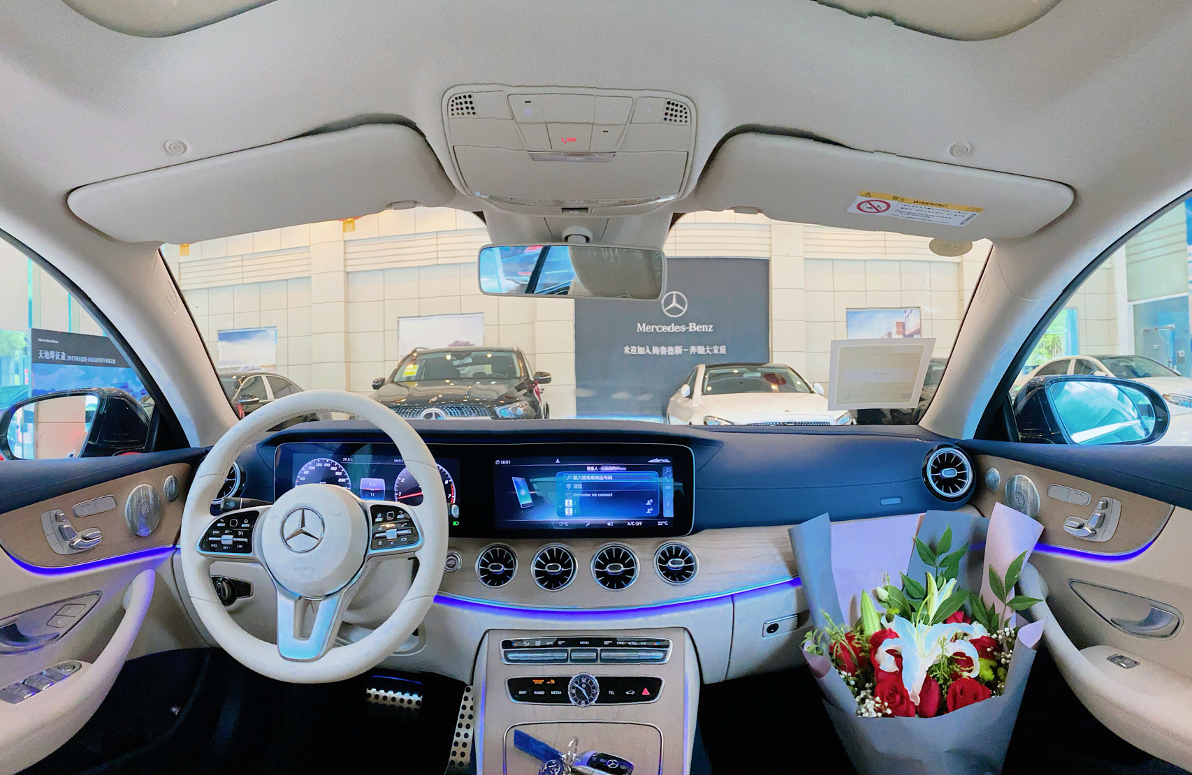 奔驰e300 coupe 游艇蓝97 2020年6月份提的车 提车一年了看越来越多