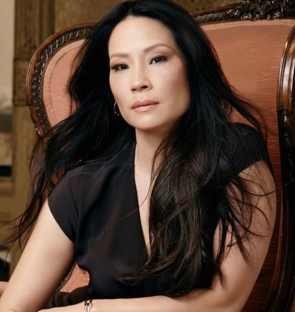 美籍华裔女演员刘玉玲在采访中被问到:你推荐听哪位亚洲/亚裔歌手的