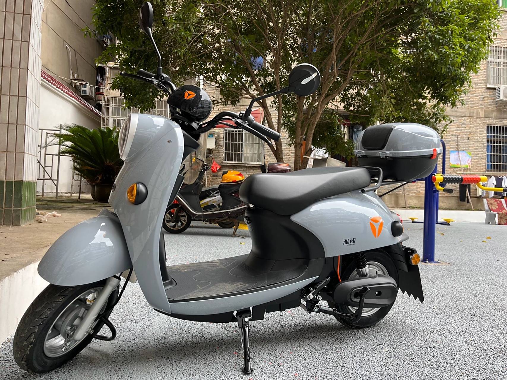 2021款雅迪米彩电动车 不装了,摊牌了,全款提的.