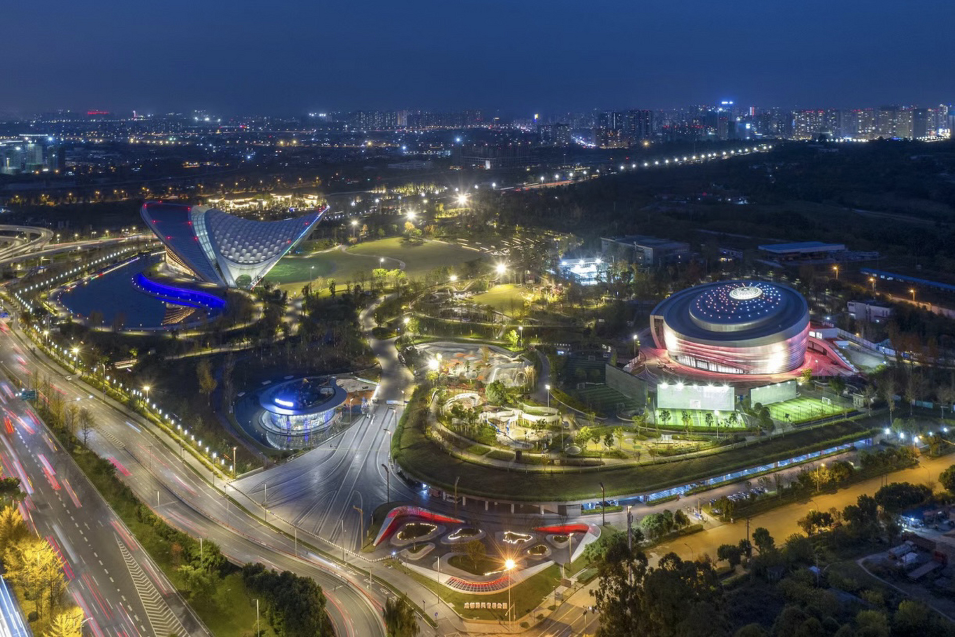 第二站:成都露天音乐公园 华晨宇火星演唱会巡演【成都站】划重点: 1
