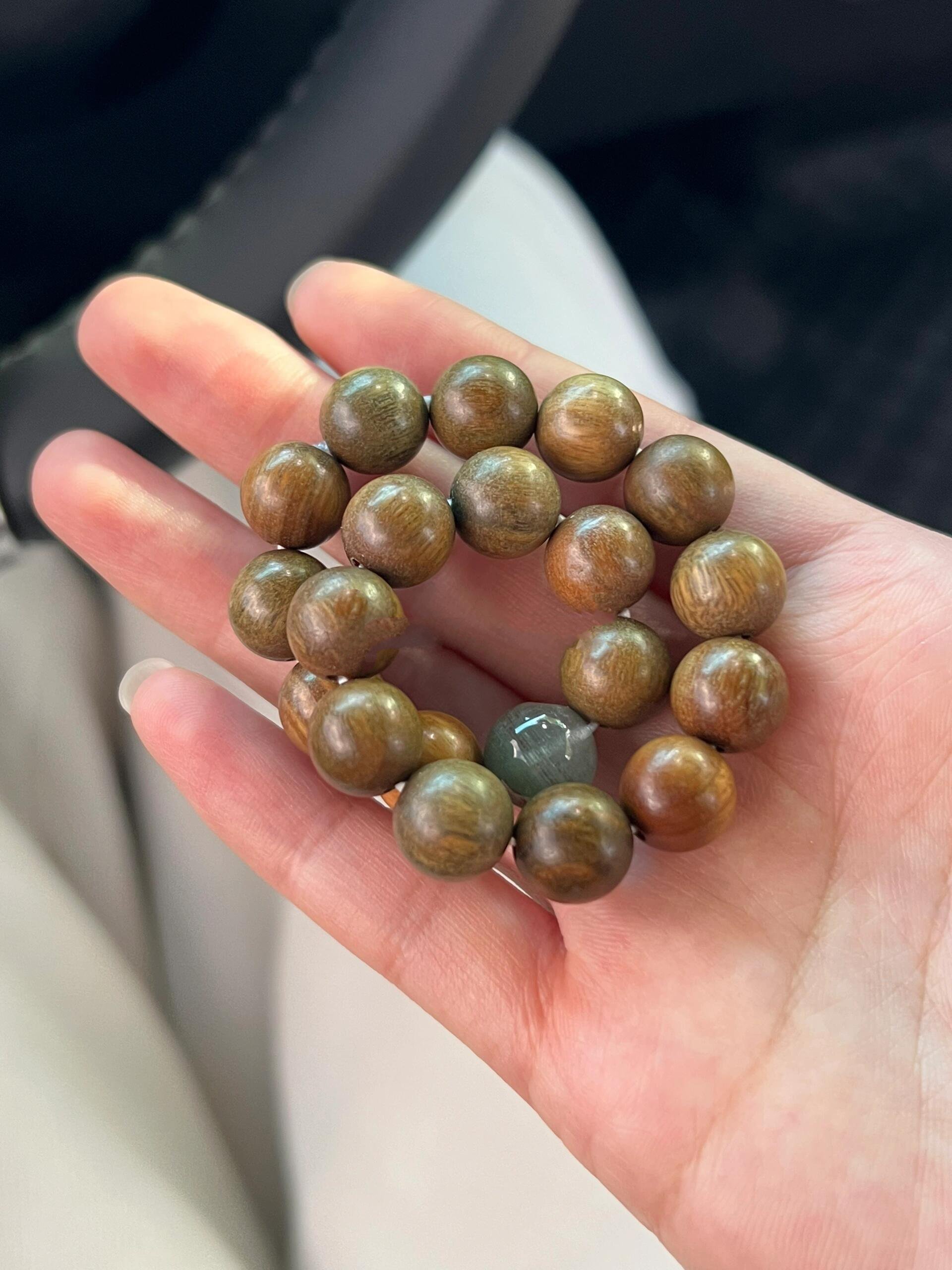 绿檀木手串千万不要乱带 绿檀木科普: 可以缓解情绪,有助睡眠,带时间
