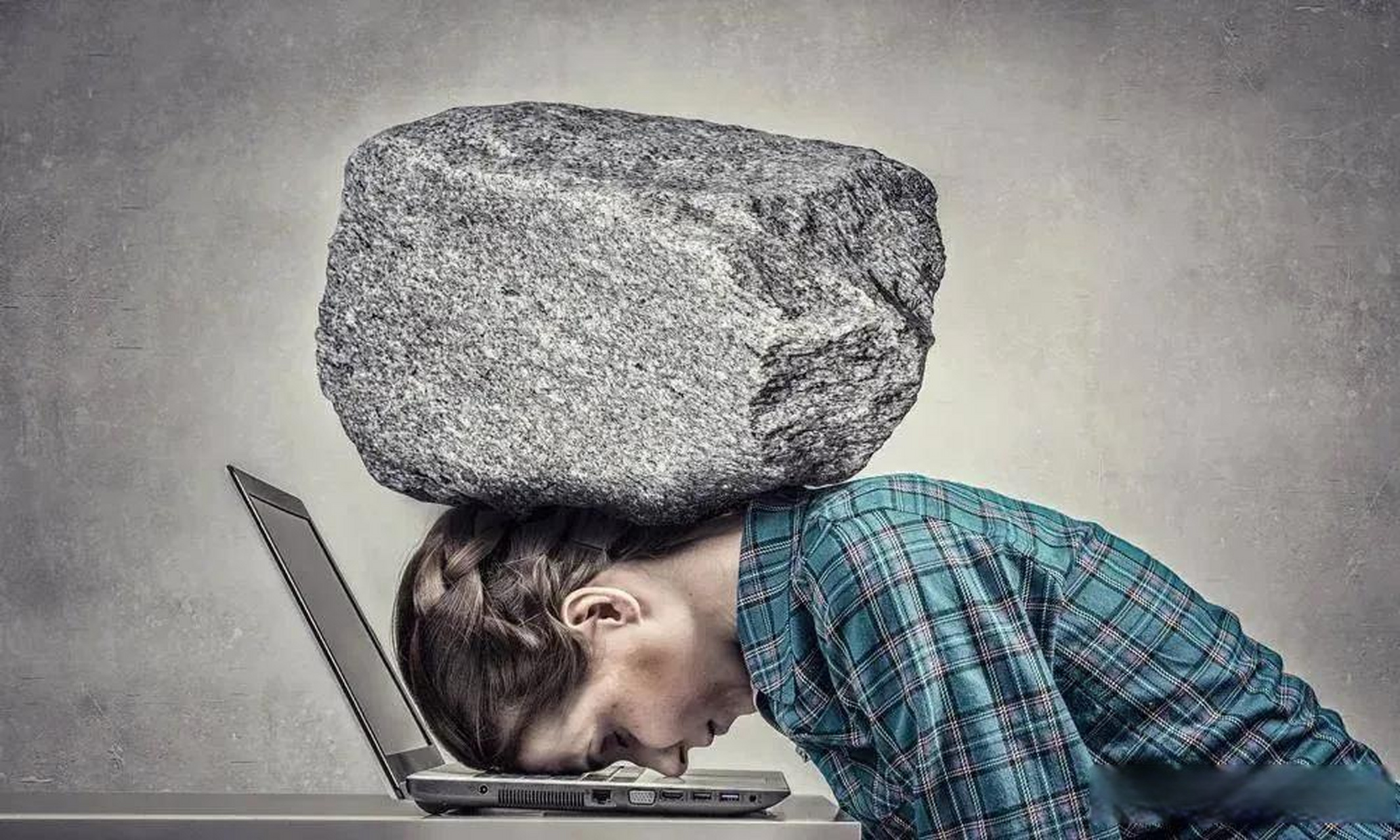 我们看着自己扮演的角色,疲于奔命,而生活中的疲惫