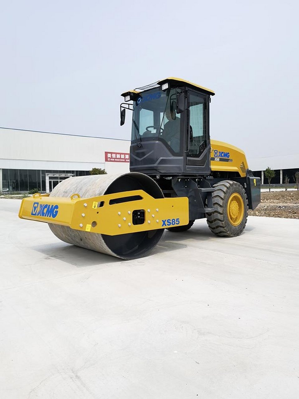 1超低价 徐工xs85单钢轮压路机 主要特点:四缸增强水冷发动机 适用