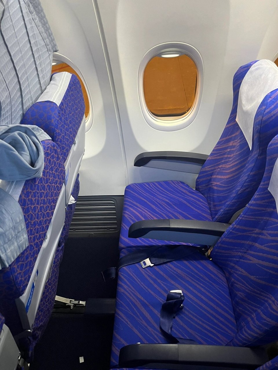 中国南方航空波音737-800经济舱 重庆飞长沙,一个半小时,短途飞行,无