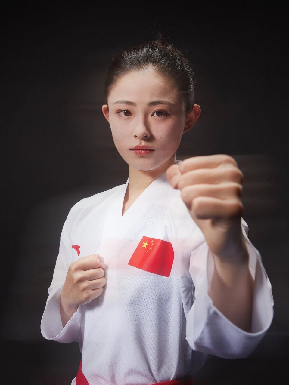 请对空手道美少女龚莉温柔些 生于1999年的龚莉是在最后一场奥运积分