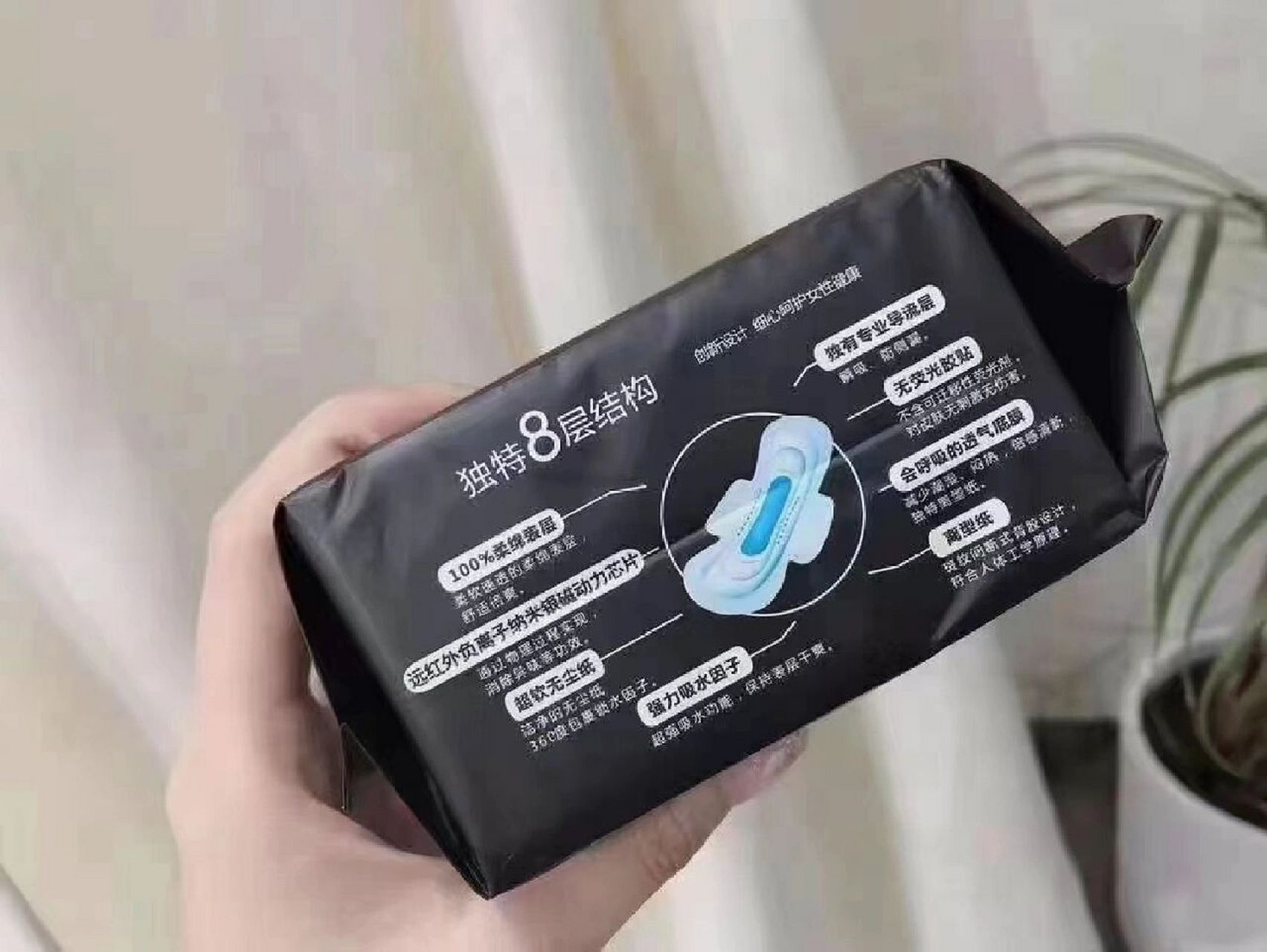绿叶爱生活卫生巾绵柔表层,特有棉线圈设计,快速吸收,干爽舒适,轻柔