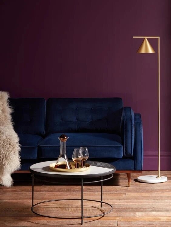 绛紫色是中国传统色彩名称,紫色系中的一种,是暗紫中略带红的颜色,是