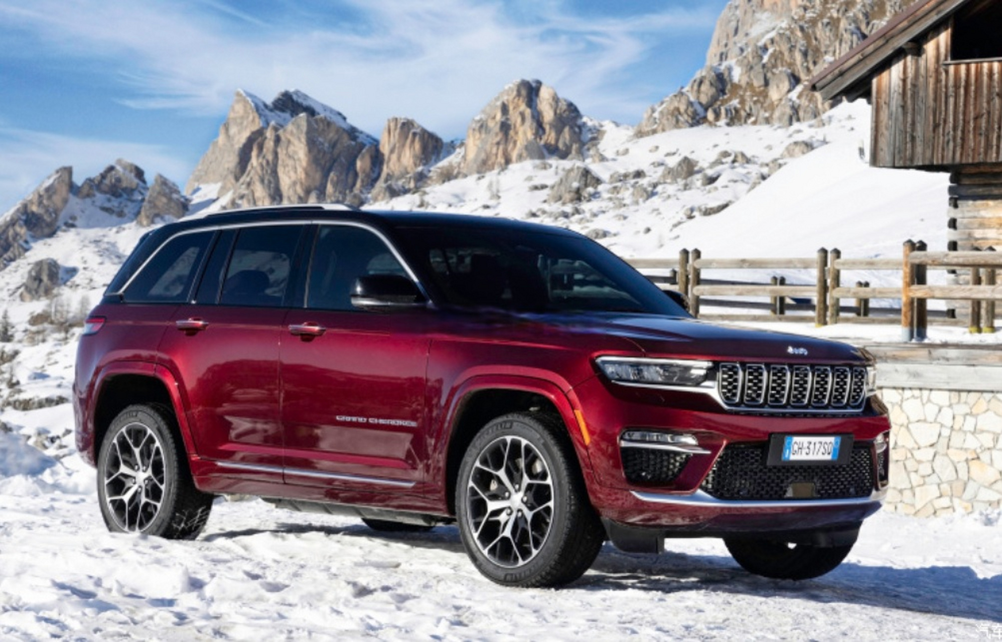 全新大切诺基的新能源版有一丢丢的优惠了,问题是马路上一辆没见着啊