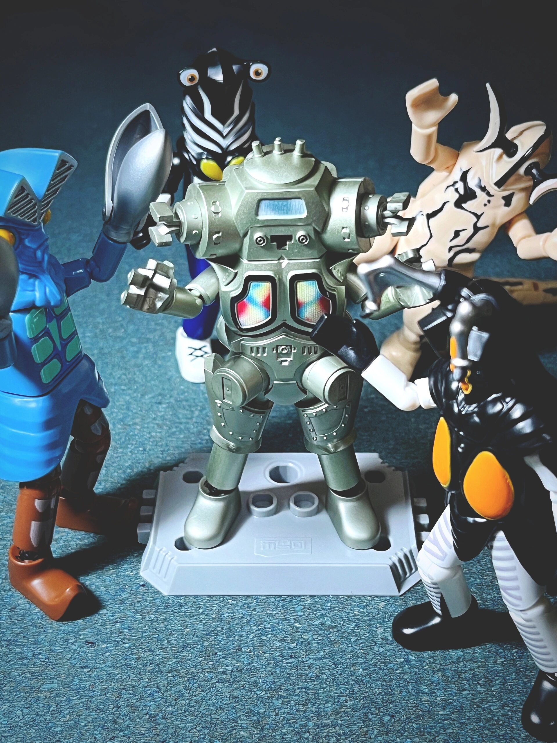 怪兽们强势围观❗布鲁可奥特曼积木人金古桥