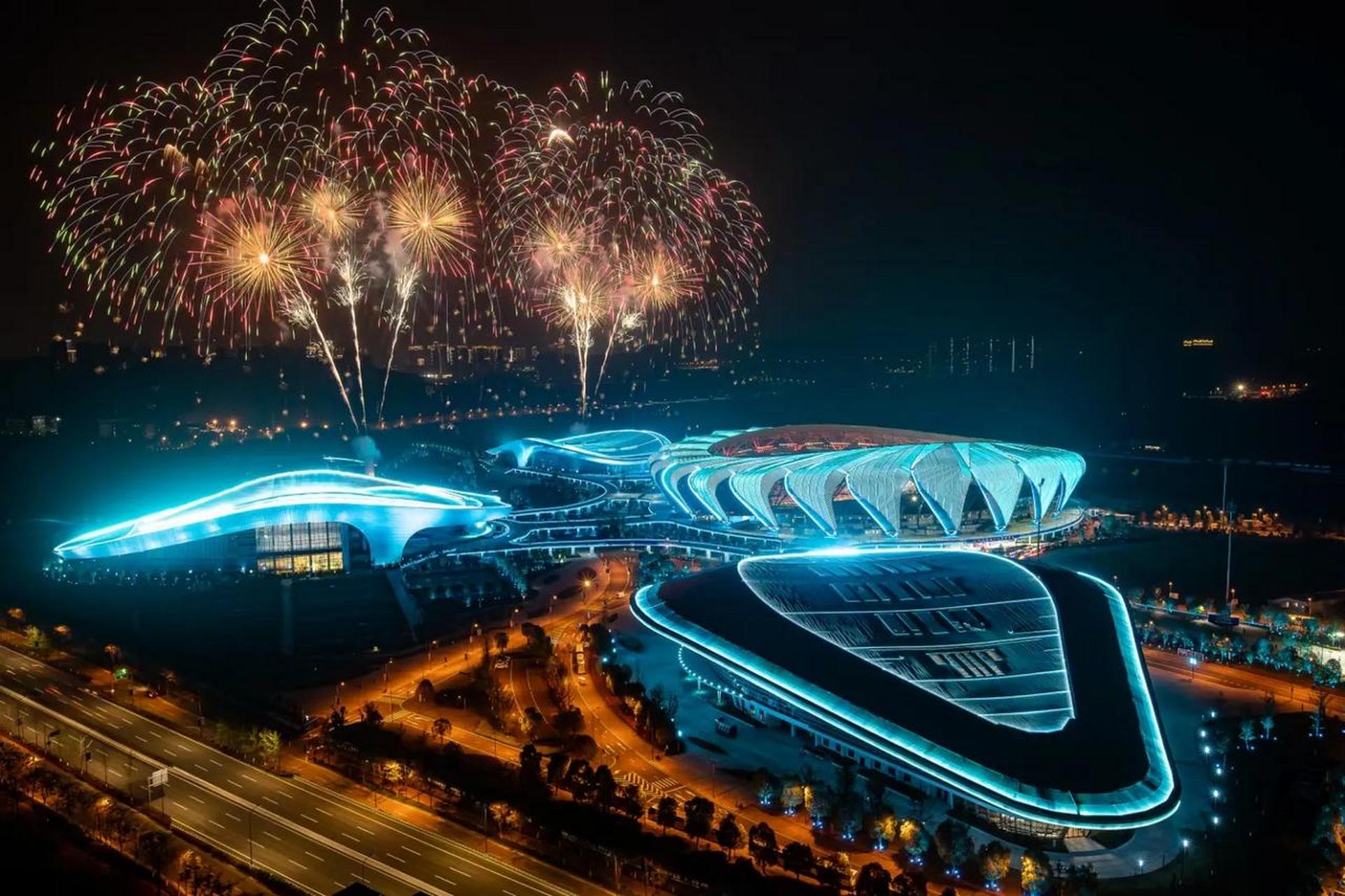 昨晚,湖北省第十六届运动会开幕式在湖北宜昌奥体中心体育馆盛大举行