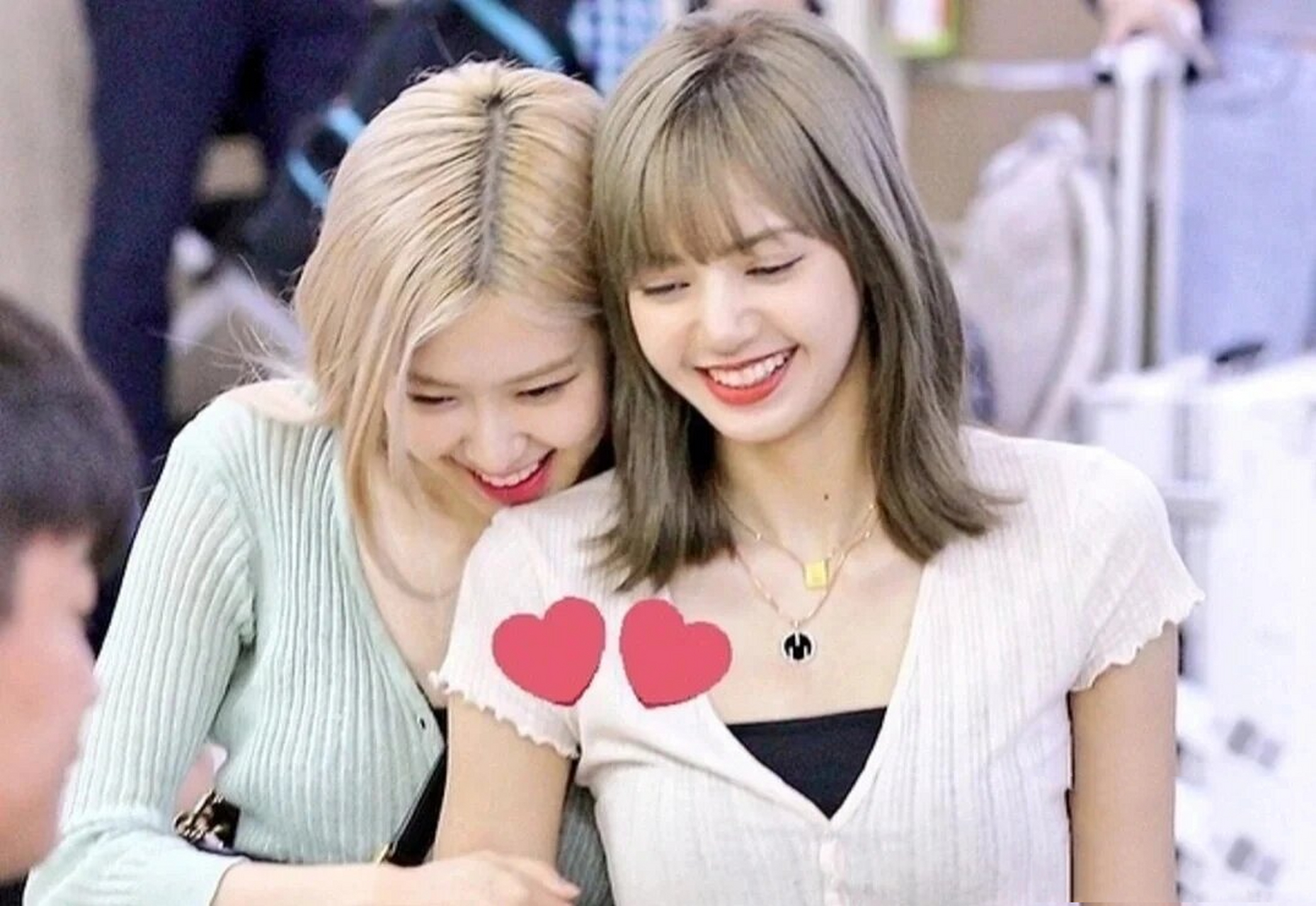 朴彩英和lisa的闺蜜头像rose和lisa rosÉ和lisa