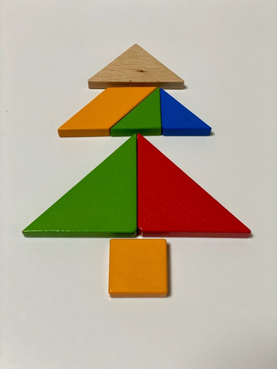 一副七巧板拼圣诞树图片