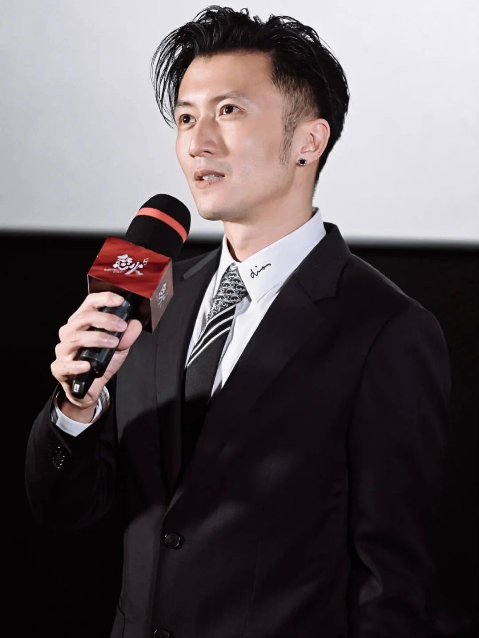 40岁的谢霆锋颜值真的一点都没有变化  40岁的谢霆锋颜值真的一点都没